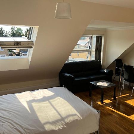 Rc Airport Rooms Stanwell Dış mekan fotoğraf