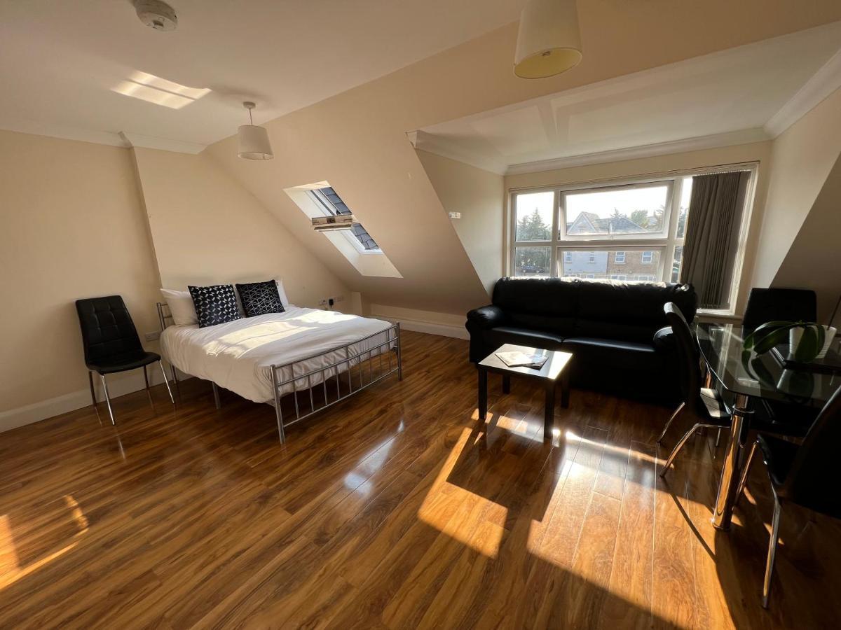 Rc Airport Rooms Stanwell Dış mekan fotoğraf
