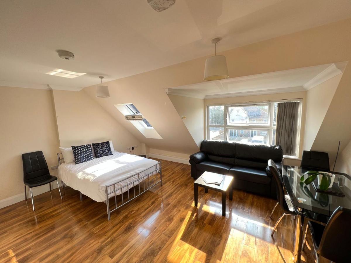 Rc Airport Rooms Stanwell Dış mekan fotoğraf
