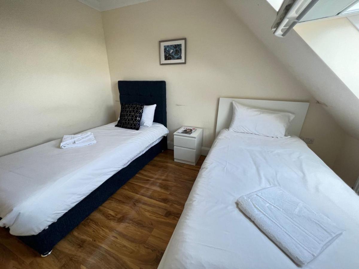 Rc Airport Rooms Stanwell Dış mekan fotoğraf