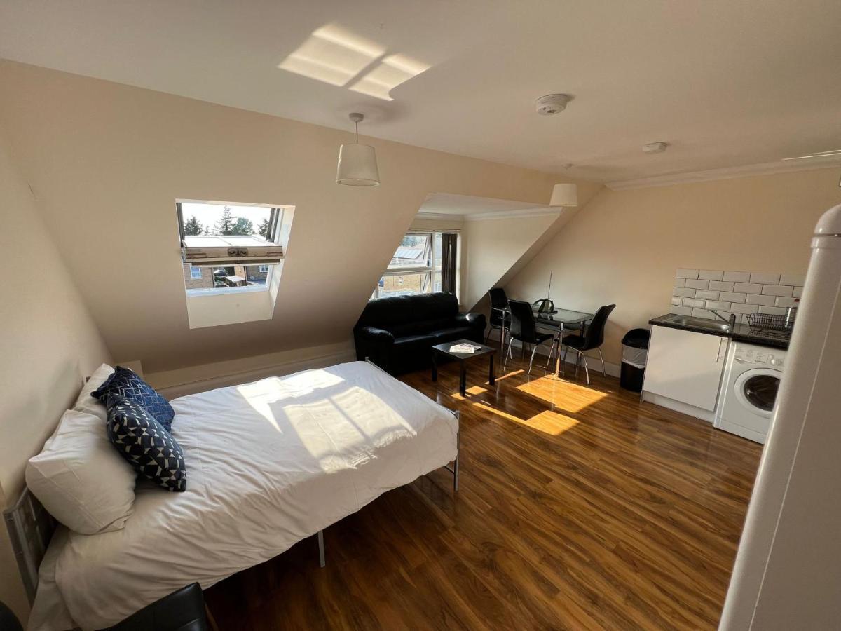 Rc Airport Rooms Stanwell Dış mekan fotoğraf