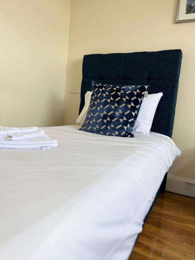 Rc Airport Rooms Stanwell Dış mekan fotoğraf