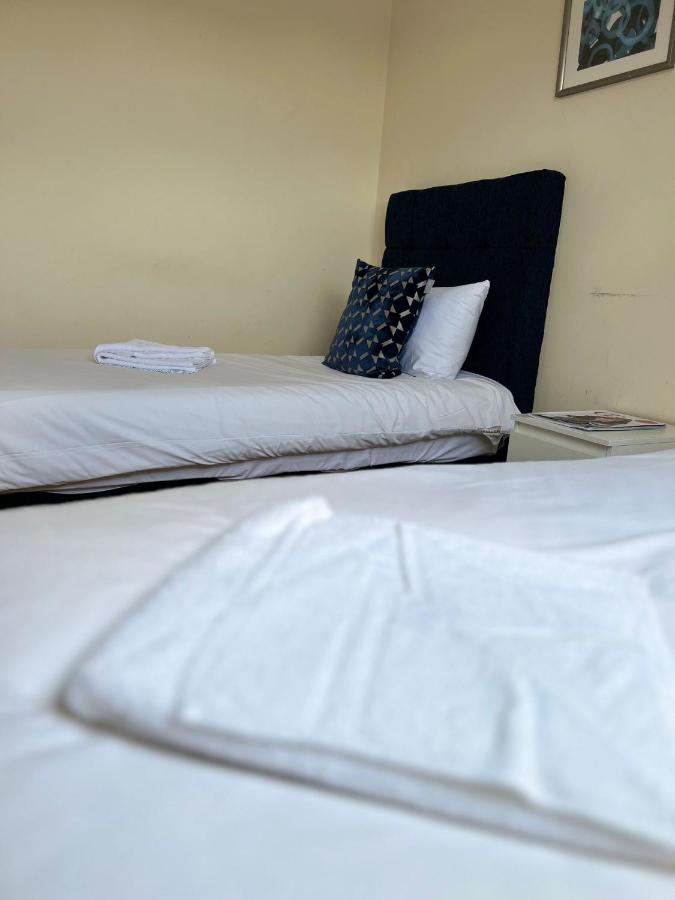 Rc Airport Rooms Stanwell Dış mekan fotoğraf