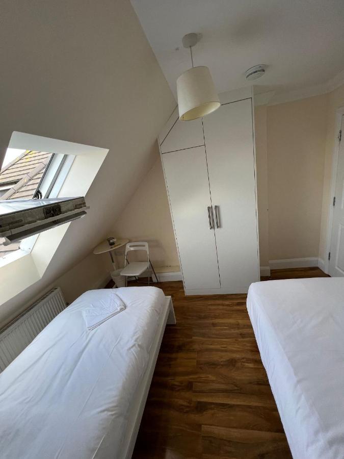 Rc Airport Rooms Stanwell Dış mekan fotoğraf