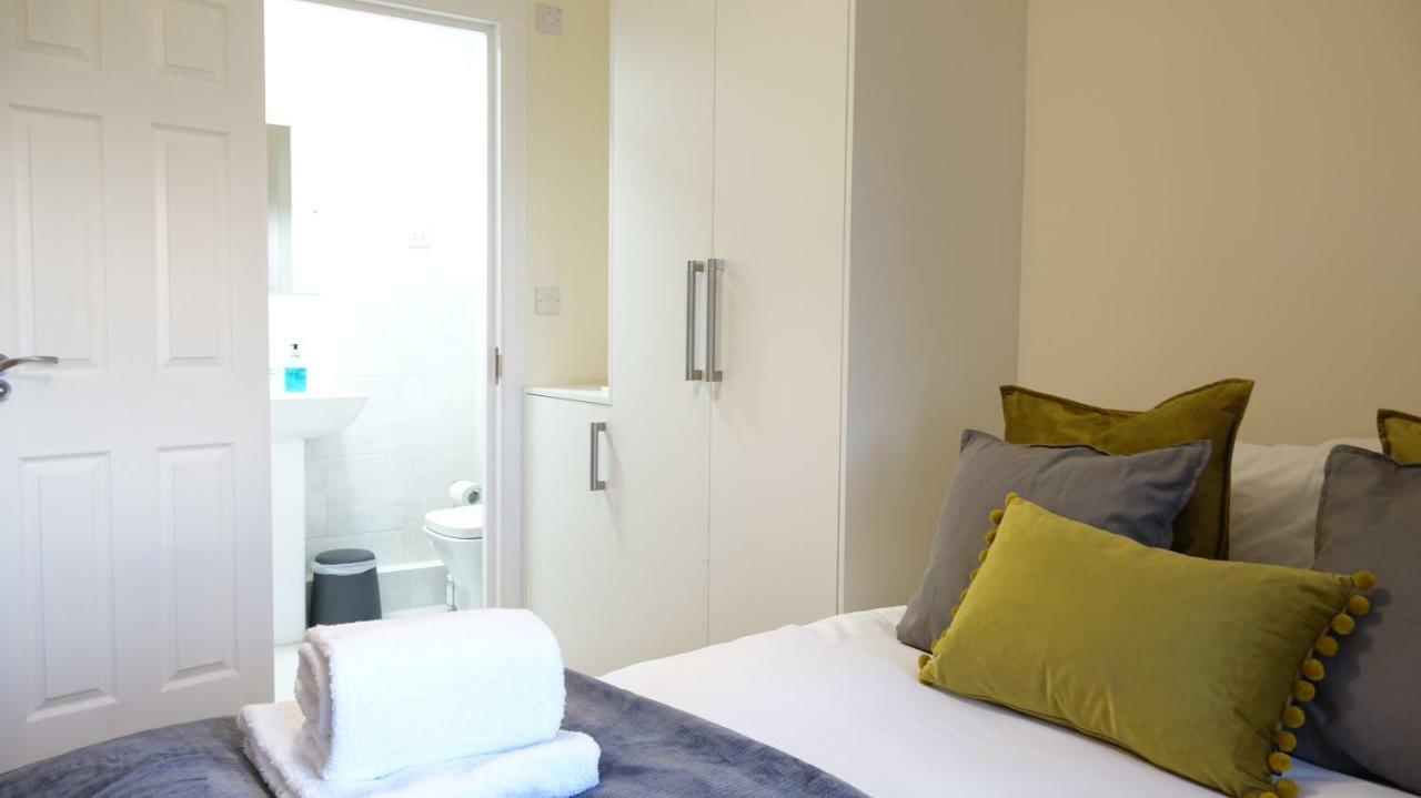 Rc Airport Rooms Stanwell Dış mekan fotoğraf