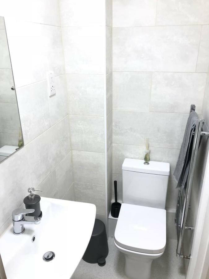 Rc Airport Rooms Stanwell Dış mekan fotoğraf