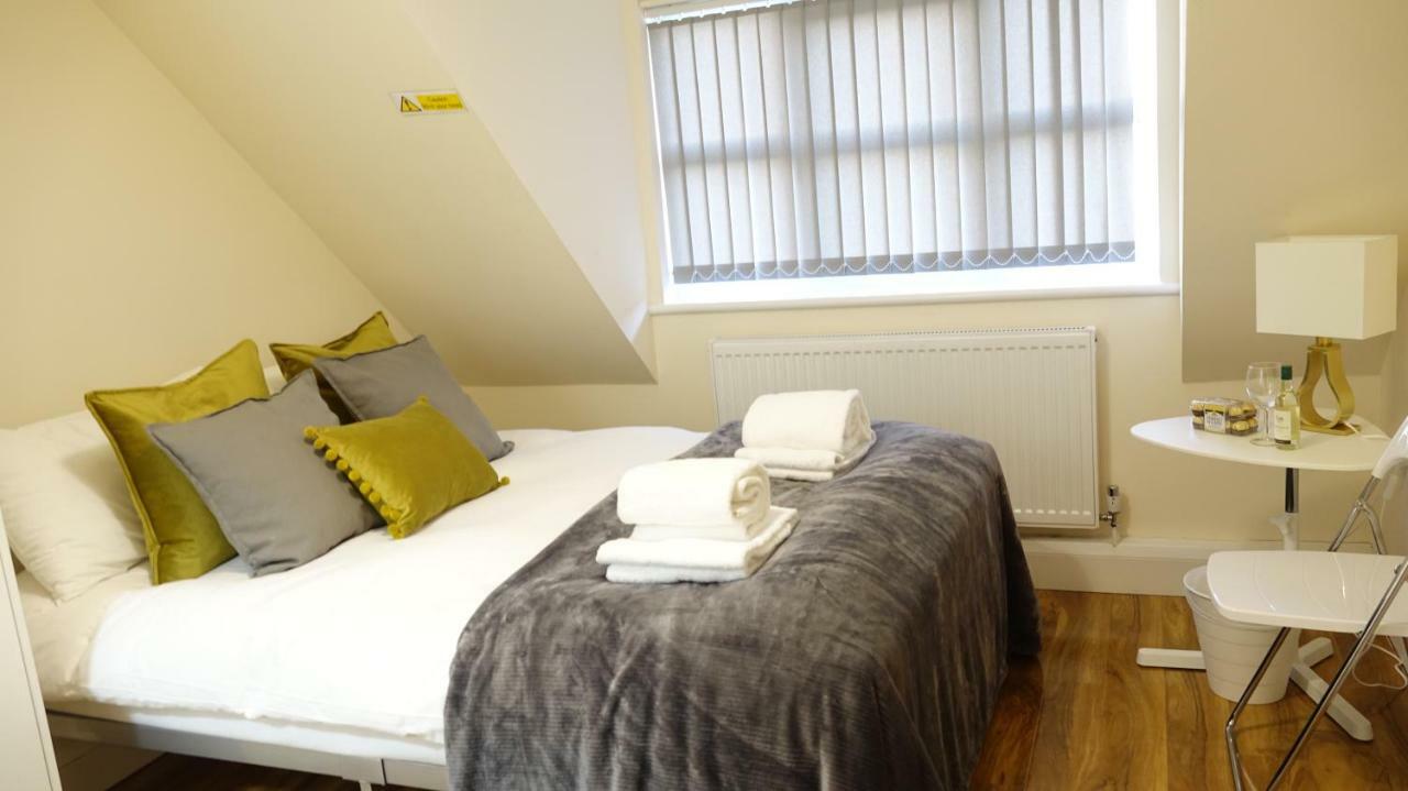 Rc Airport Rooms Stanwell Dış mekan fotoğraf