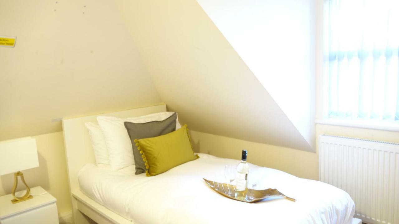Rc Airport Rooms Stanwell Dış mekan fotoğraf
