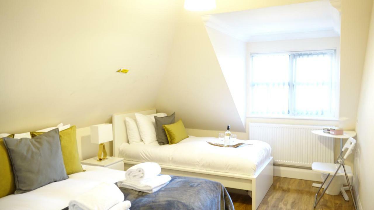 Rc Airport Rooms Stanwell Dış mekan fotoğraf