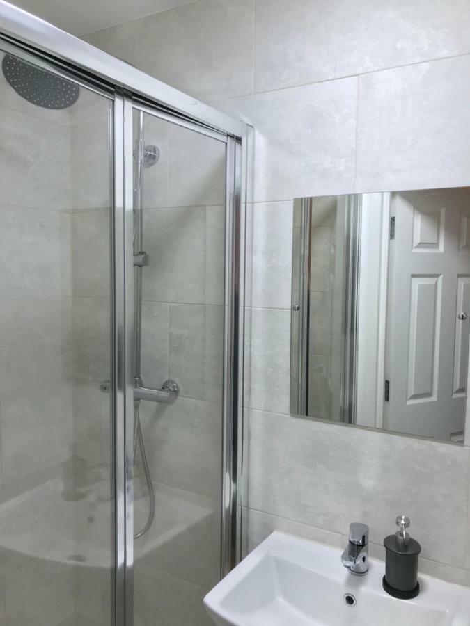 Rc Airport Rooms Stanwell Dış mekan fotoğraf