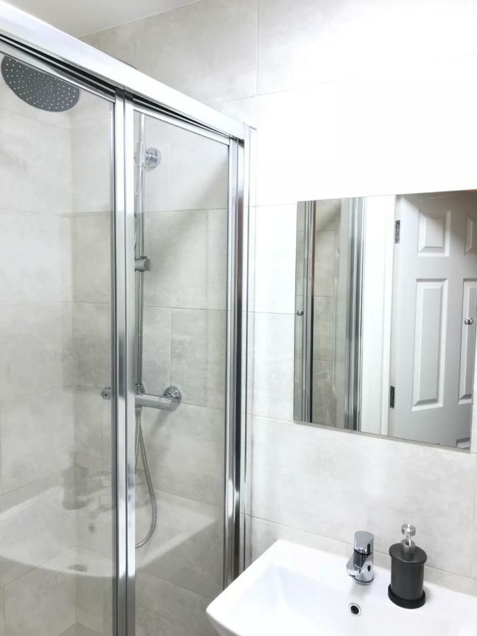 Rc Airport Rooms Stanwell Dış mekan fotoğraf